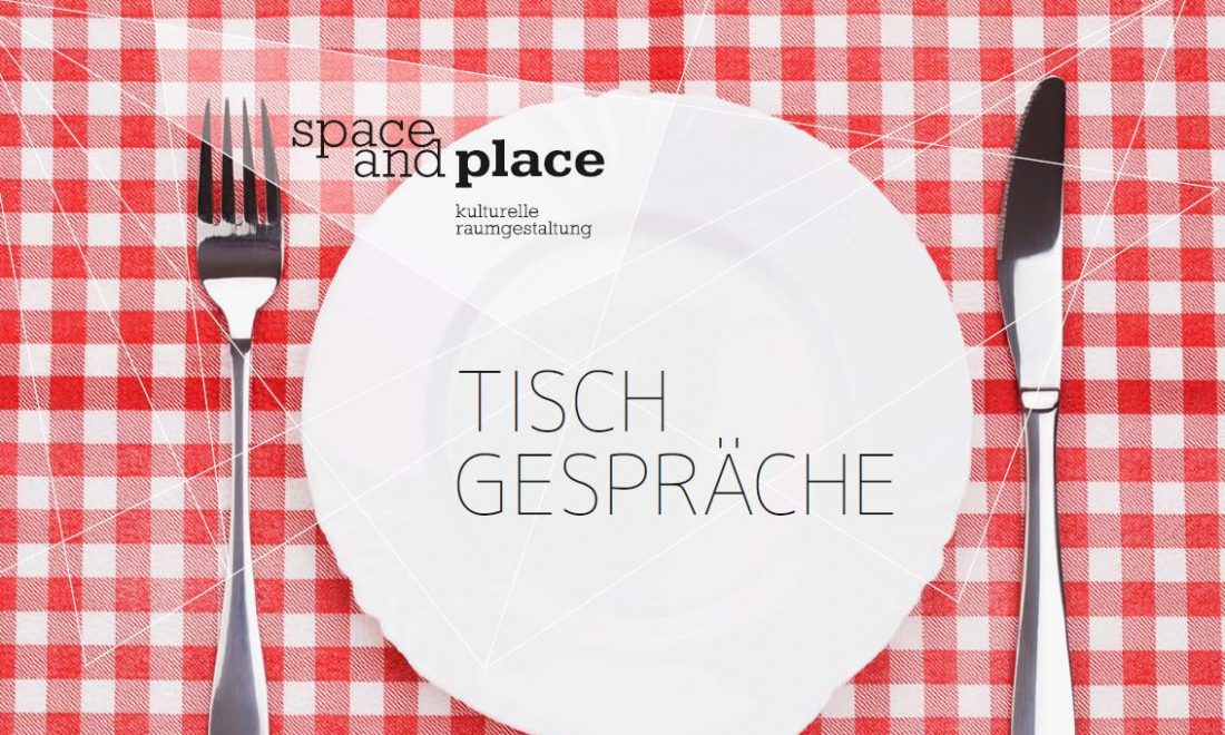 Tischgespraeche – © Eugene Quinn, Space and Place Bild mit Teller