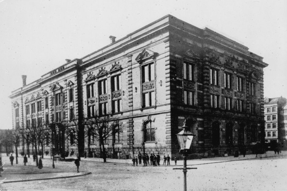 Exterior view, Natural History Museum Hamburg around 1890, b/w photograph