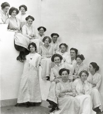 Zeichnerinnen um 1914