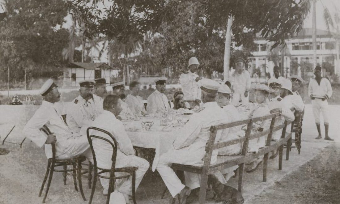 Tischgesellschaft in Dar es Salaam, 1983, Slg. Franz Stuhlmann © MARKK –