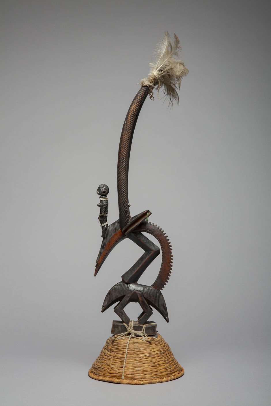 Standing figure, wood, plant fiber braid, feathers, before 1908