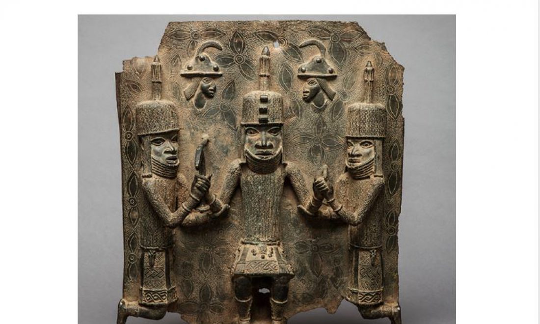 Unbekannter Künstler der Bronzegießergilde, Königreich Benin, Nigeria, 16./17. Jh., Gelbguss, H 44 cm, – © MARKK,
Foto: Paul Schimweg