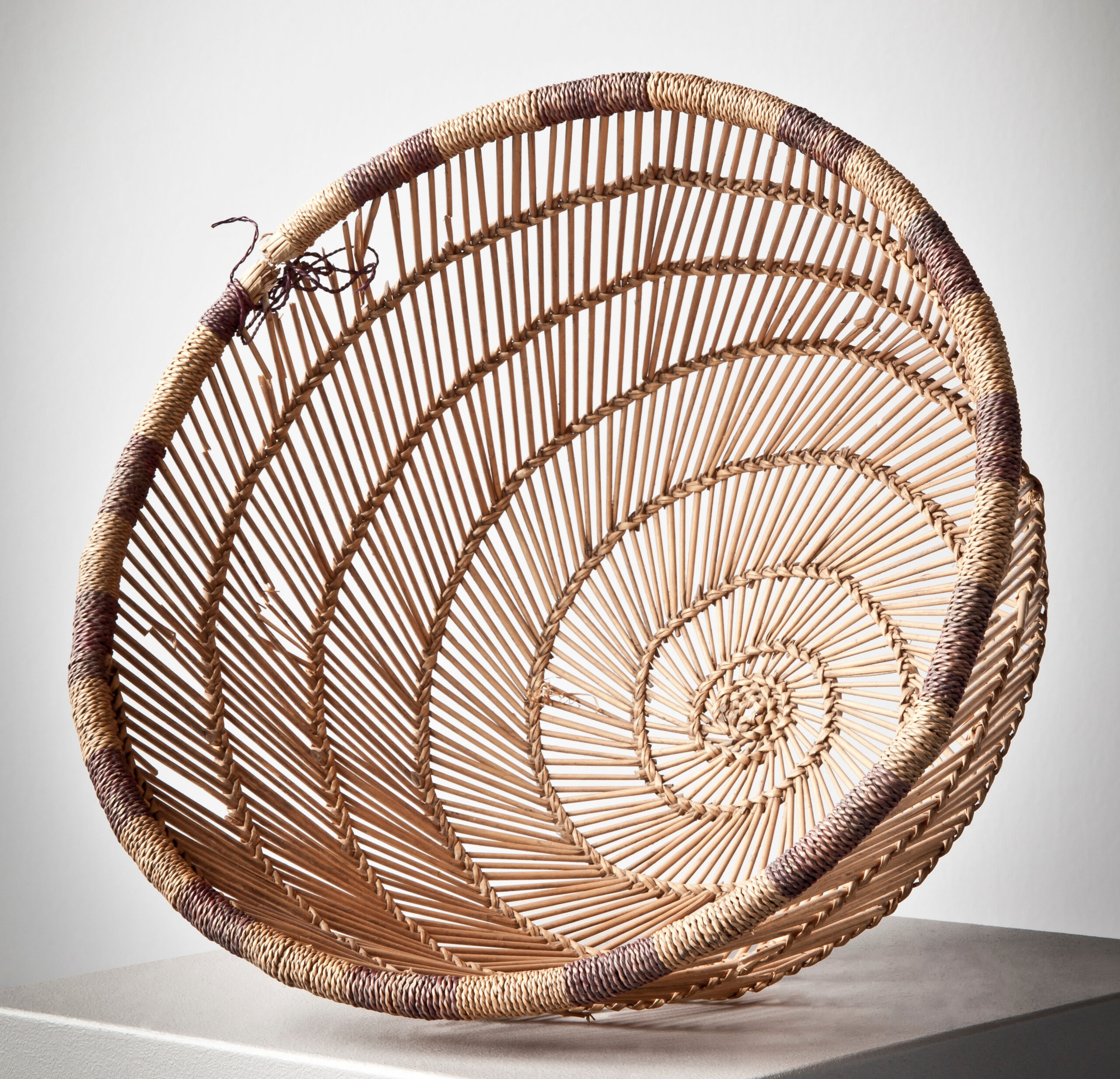 Sieve basket woven from plant fibers