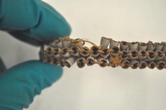 Armband – Detail einer gebrochenen Verbindung