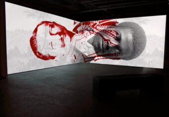 Rudolf Duala Manga Bell - eine deutsche Geschichte Zweikanalige Videoinstallation von Henrik Langsdorf