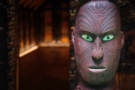 Detail aus dem Maorihaus RAURU