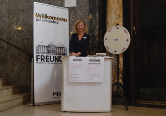 Stand im Foyer des MARKK