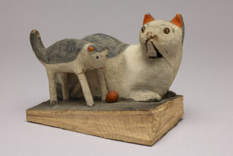 Katze mit Kätzchen, Spielzeug, Russland, um 1900
