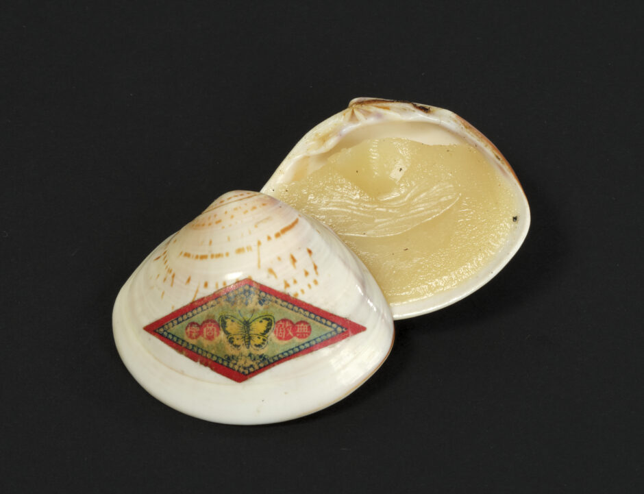 Melkfettdöschen mit Schmetterling, China, um 1930