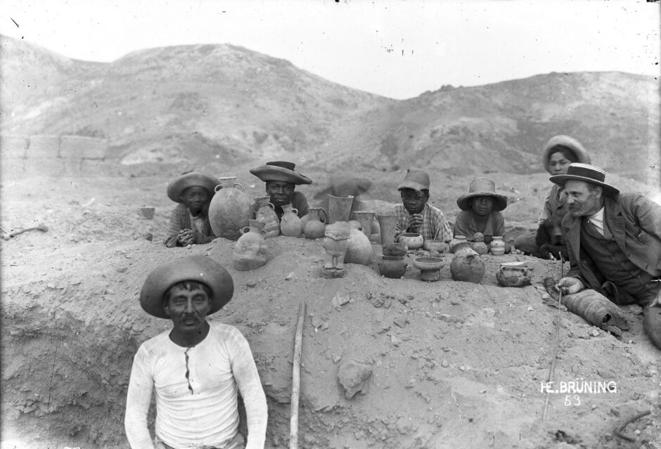 H. H. Brüning (rechts) während einer Ausgrabung in Nordperu 1899