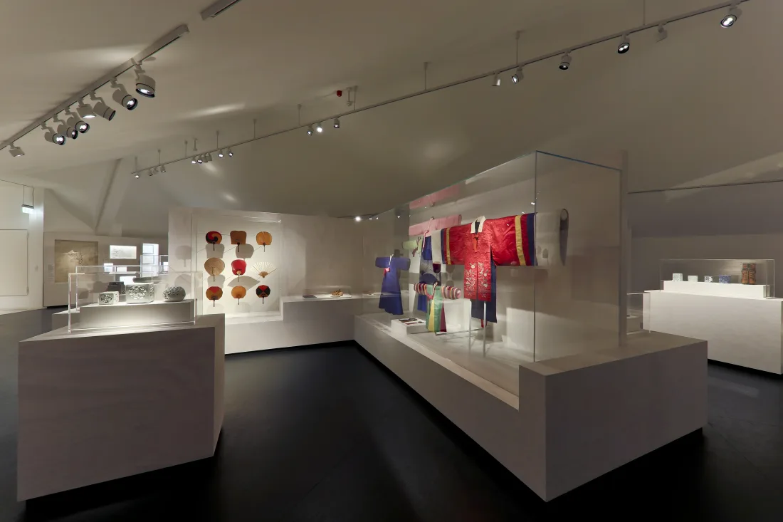 Vitrinen, Ausstellung Uri Korea