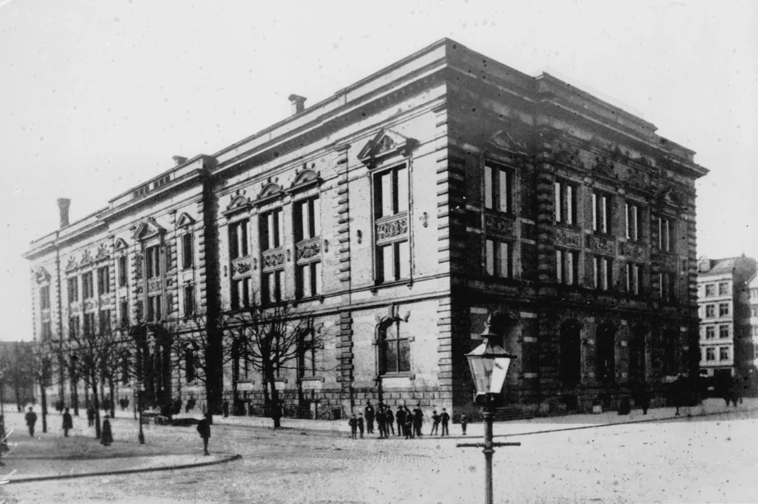 Exterior view, Natural History Museum Hamburg around 1890, b/w photograph