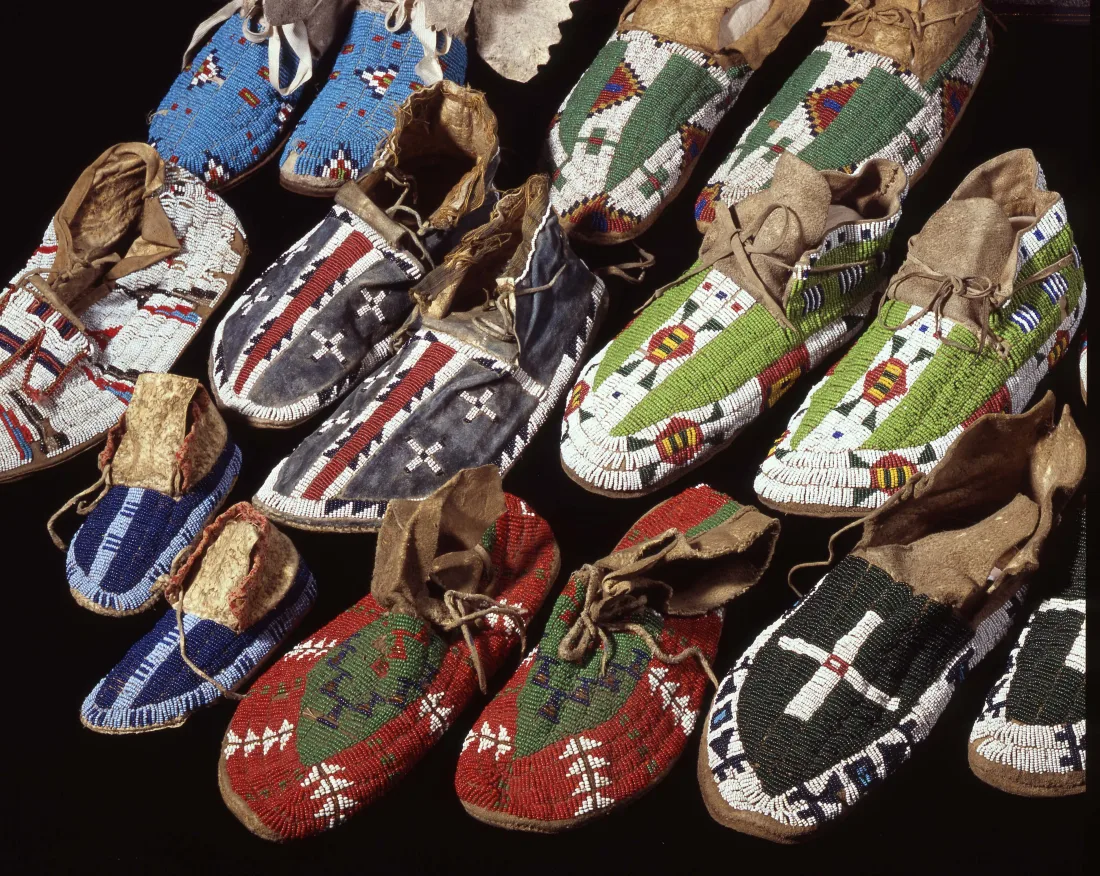 moccasins decorated with pearls Plains and Prairies 