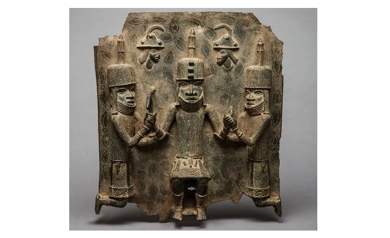 Relief plaque, three people, unknown artist, Benin Kingdom, Nigeria, 16./17. century
