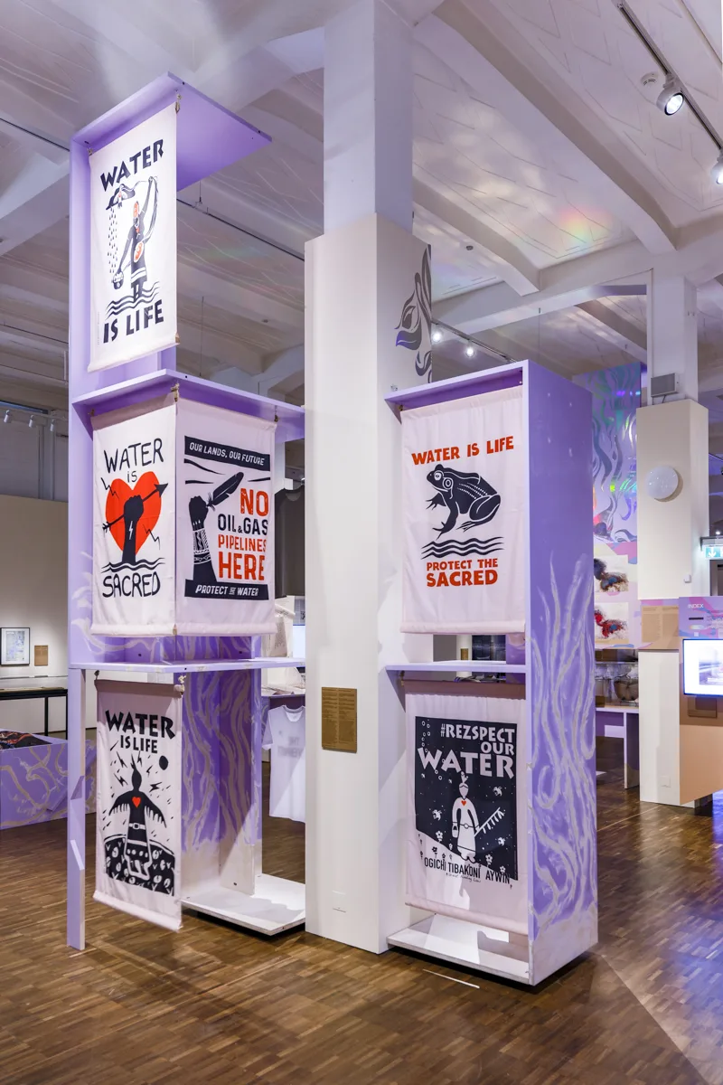 Blick in die Ausstellung Wasser Botschaften